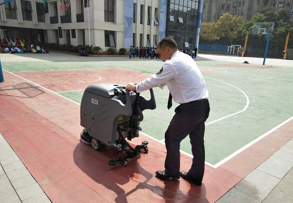 江西大型清潔設(shè)備多功能洗地機(jī)和電動(dòng)<a href=http://www.join-team.cn target=_blank class=infotextkey>掃地車生產(chǎn)廠</a>