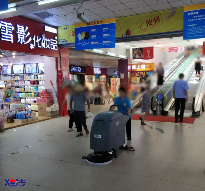 商場(chǎng)保潔洗地機(jī)-手推式洗地機(jī)廠(chǎng)家